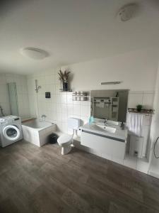 Modern, centrally located house for up to 6 people