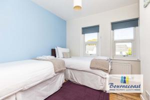 GROVE HOUSE by BOURNECOAST - A Pleasant Family Home by Kings Park with Decking and Parking - HB4179