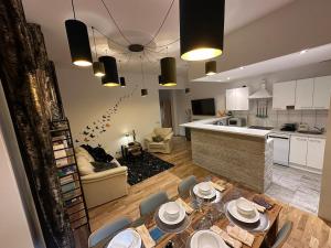 Central Golden Apartment