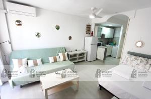 544 Minerva Apartamentos - Vista lateral al mar - Piscina y Playa - Cercano a tren, restaurantes y tiendas