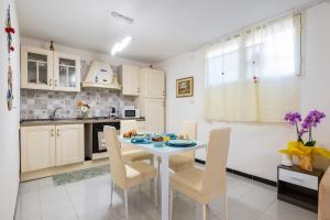House with Garden Near the Beach and AC