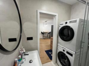 Center Apartment - Free Private Parking