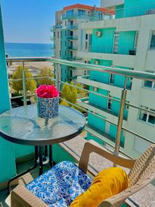Acqua Vista 29 Summerland Apartments