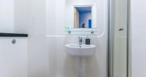 Student Only Ensuites by the River Near Glasgow City Centre on Old Dumbarton Road