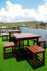Shiny Cot - Nuwaraeliya