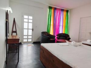 Shiny Cot - Nuwaraeliya