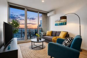 Serene Two Bedroom Apartment in Melbourne CBD with Free Parking