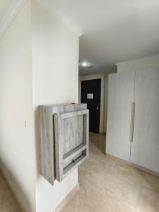 MENTENG PARK EMERALD EXCLUSIVE spacious 1BEDROOM apartment 47sqm MODERN central jakarta brand new hotel grade amenities fully equipped kitchen