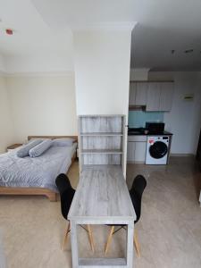 MENTENG PARK EMERALD EXCLUSIVE spacious 1BEDROOM apartment 47sqm MODERN central jakarta brand new hotel grade amenities fully equipped kitchen