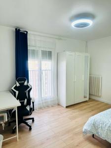 1 Parisian suburbs, 5-room apartment, room rental