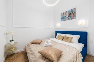 Nowowiejskiego Downtown Deluxe Apartment by BookingHost