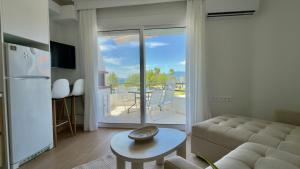 Ofrynio Blue Horizon Suite by Horizon Homes