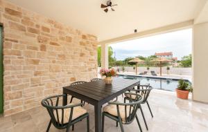 Villa LORNA S BAZENOM