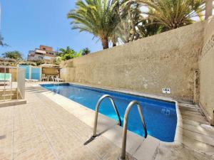 California Studio with balcony and pool in Playa Jardin!