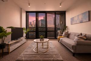 Cozy 1 Bedroom Apartment at Marvel Stadium with Rooftop Pool and Gym