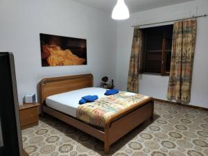 Design Villa, eco,pool, fruit garden close to sea