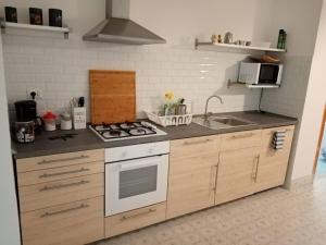 Design Villa, eco,pool, fruit garden close to sea