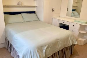 2-Bed Finchley House, Parking, Sleeps 6