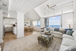 1136 Beach Walker