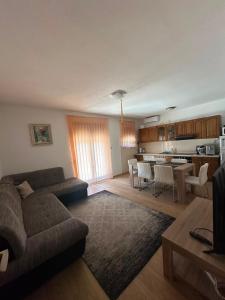 Resnik Beach House Near Split Airport