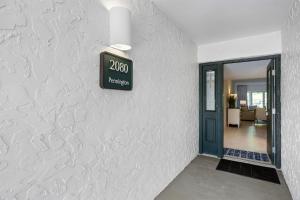 2080 Beach Wood