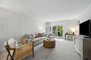 2080 Beach Wood