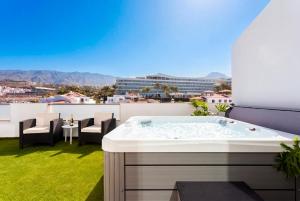 Luxury Penthouse with Sea Views and Terrace La Caleta