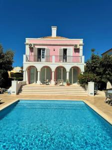 Elegant Vilamoura Old Town Villa Villa Rosa 6 Bedrooms Pool Table