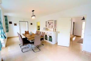 Elegant Vilamoura Old Town Villa Villa Rosa 6 Bedrooms Pool Table