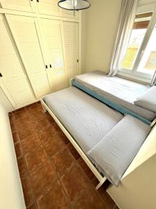 Apto Moderno con Piscina y Parking, Playa a 10 min andando