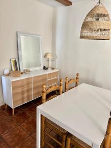 Apto Moderno con Piscina y Parking, Playa a 10 min andando