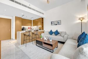 Upscale 1BR in Great Community