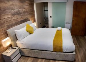 DeeLuxe Apartment - Luxury 2 Bedroom Apartment
