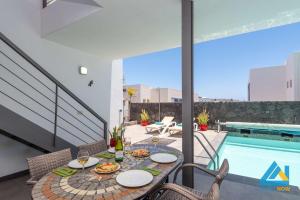 Villa Bella - Sea Views Near Marina Rubicon by Villas Now Ltd