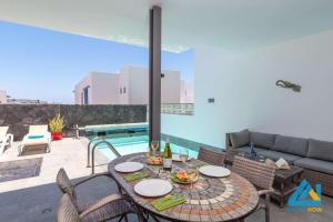 Villa Bella - Sea Views Near Marina Rubicon by Villas Now Ltd