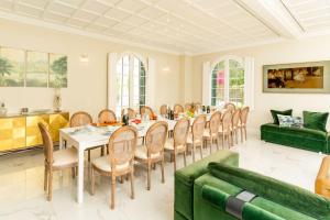 Villa De Los Leones in heart of Sitges by beach and town with AC & games