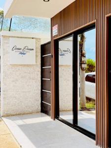 Bello apartamento con piscina cerca del mar