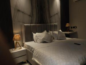 Cozy Corner I Modern 1BHK I Near Medanta