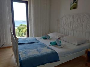 Cheapest and comfortable Guesthouse just approx 100m to sea, near Sandy Beach