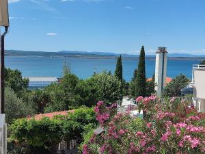Cheapest and comfortable Guesthouse just approx 100m to sea, near Sandy Beach