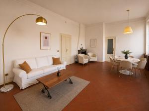 Private Garden & Free Parking - 2 Bedroom Apartment
