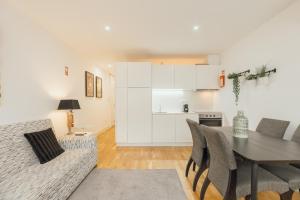 Heart of the City Apartment by Vacationy
