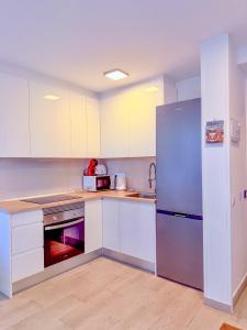 Oceanfront Apartment with Sea Views and Seawater Pool, LG73