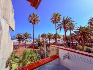 Oceanfront Apartment with Sea Views and Seawater Pool, LG73