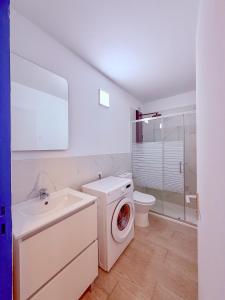 Oceanfront Apartment with Sea Views and Seawater Pool, LG73