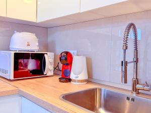 Oceanfront Apartment with Sea Views and Seawater Pool, LG73