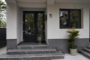 Skylark Apartments