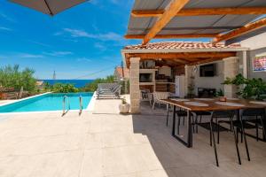 Nedia Retreat - Private Pool & Stunning Sea View