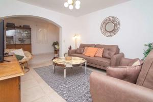 Spacious 2 Bedroom 2 Bath Flat with Large Terrace