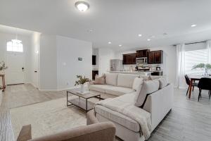 A Serene Oasis! 4-bedrooms!